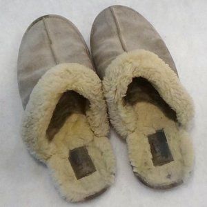 UGG slides, mules, scuffs, slip on shearling slippers 10, cream